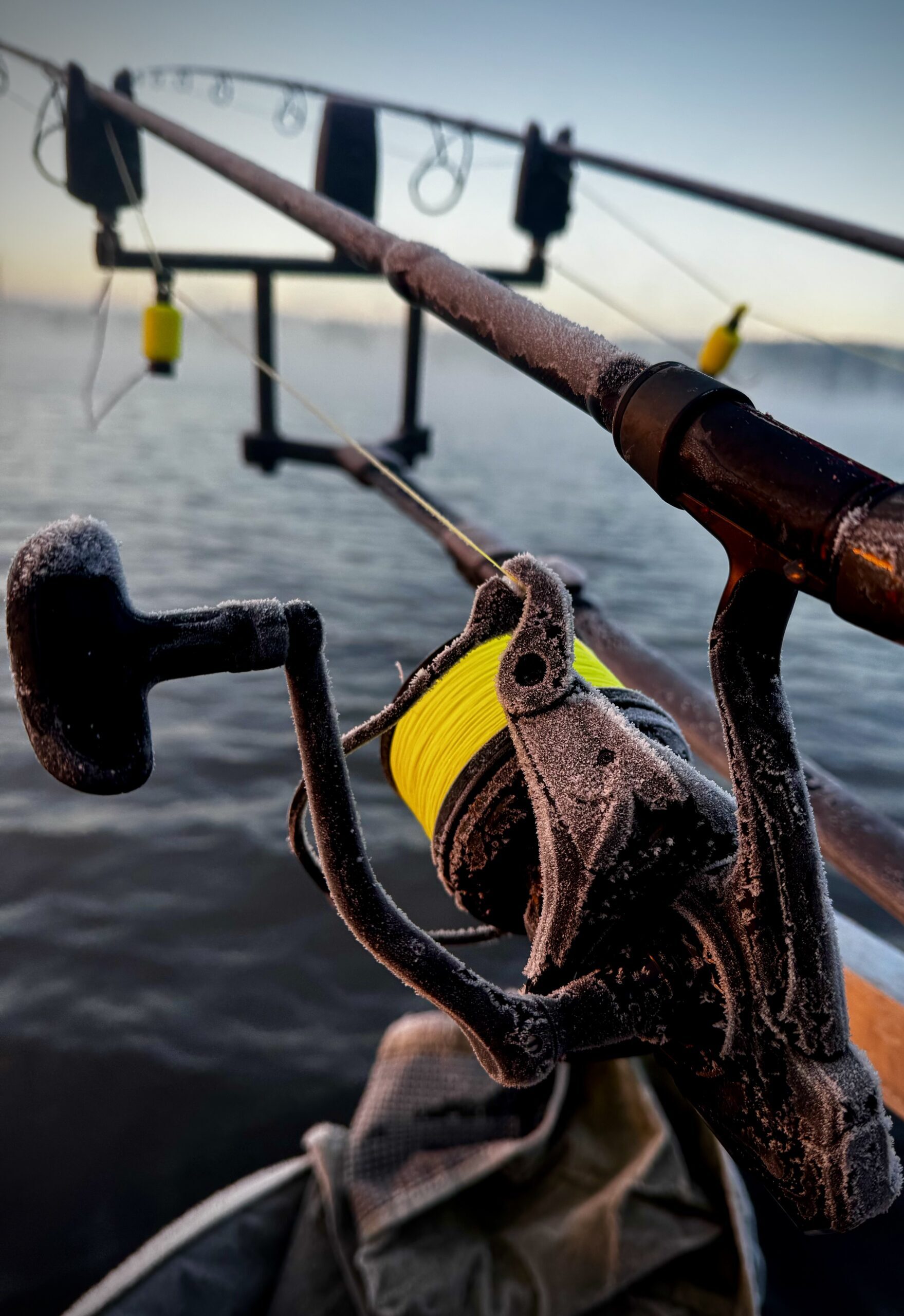 CHYTÁNÍ RYB Z LODI